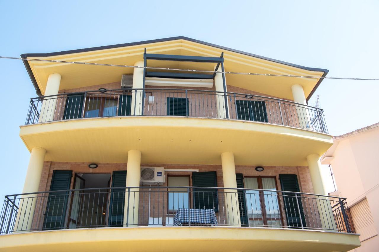 La Perla Blu Lägenhet Porto SantʼElpidio Exteriör bild